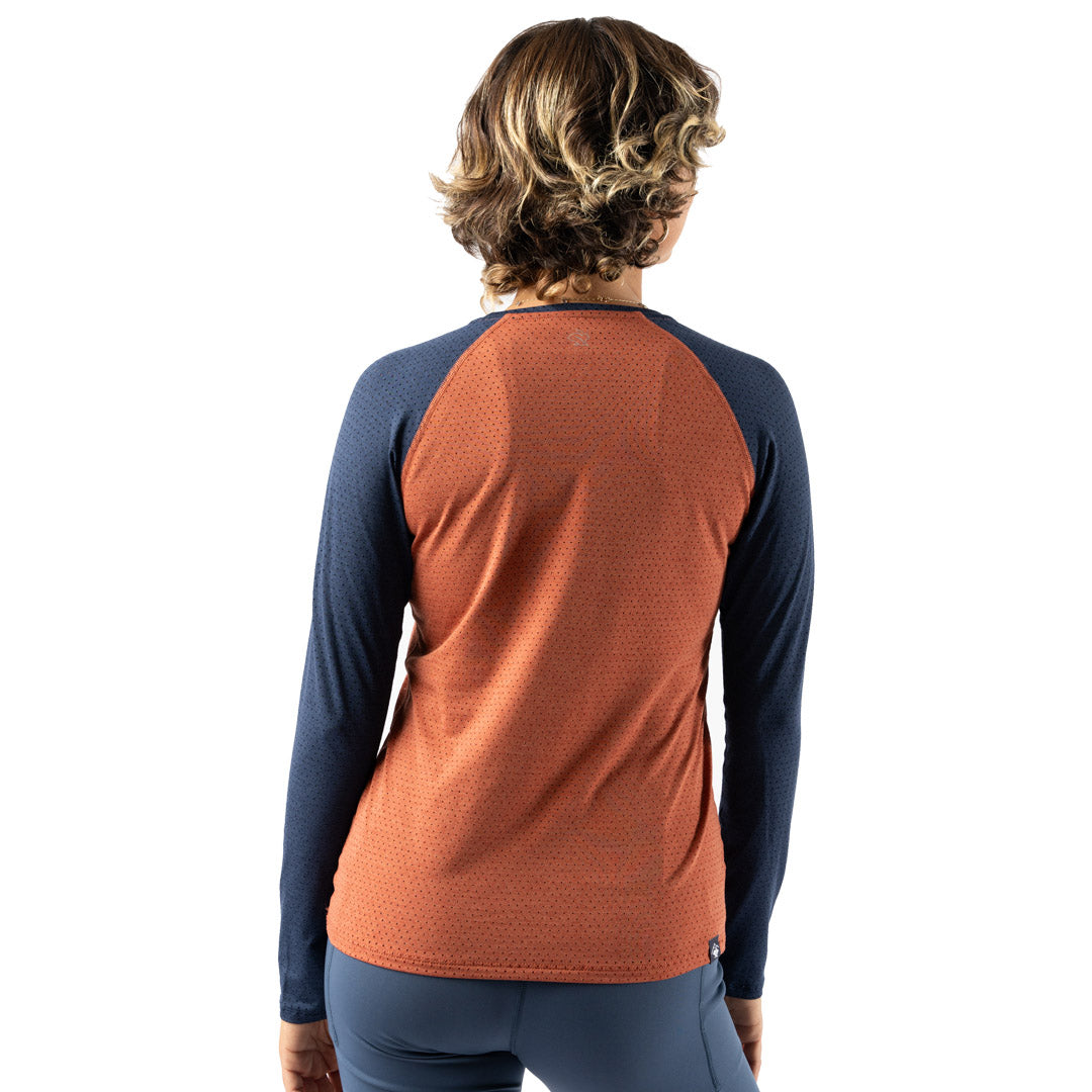 rabbit - EZ Tee Perf LS Trail - Burnt Brick - Women's